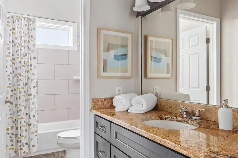 Holiday home Tidal Wave By Avantstay Priv Pool Walk To Beach Destin United States